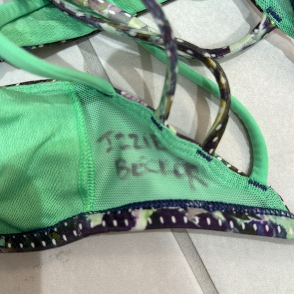 Lululemon Free to be Zen Sports Bra Size 6 EUC - Picture 4 of 5